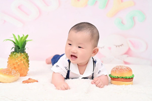 高安宝宝在妈妈肚子里